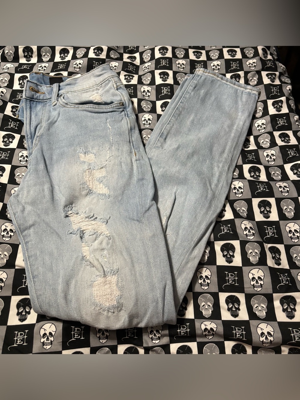 🎃5 for $25🎃 H&M Light Wash Distressed Denim Skinny Jeans